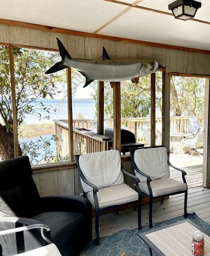 Outdoor dining - Pensacola Bay waterfront! Close to Pensacola and Navarre beach , amazing sunsets (Milton)