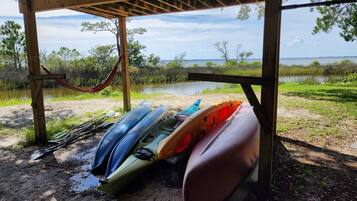 NĂ€ra stranden, solstolar och strandhanddukar