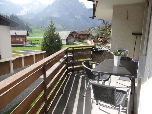 Agréable appartement pour 4 personnes avec WIFI, TV et balcon