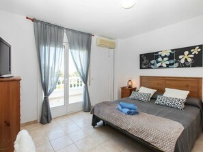 2 habitaciones, tabla de planchar con plancha y cuna de viaje 