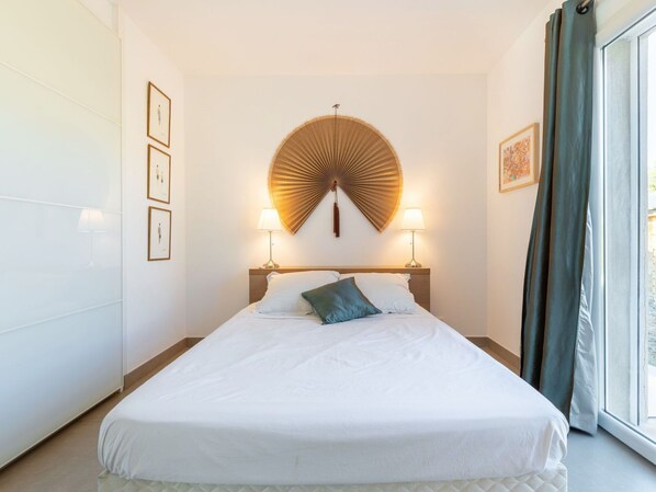 3 bedrooms, travel crib, free WiFi, bed sheets
