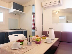 Dining - Lovely apartment in villa for 5 people with WIFI, pool, A/C and terrace (Carovigno)