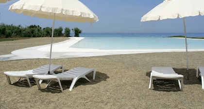 Schöne Wohnung in einem Ferienhaus für 6 Leute mit W-LAN, Pool, Klimaanlage und Terrasse