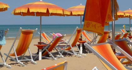 Atemberaubendes alleinstehendes Ferienhaus für 5 Gäste mit W-LAN, Klimaanlage, Pool und Terrasse