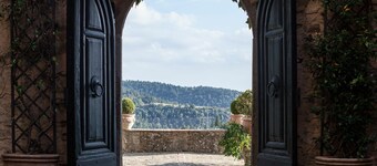 Stunning private villa with A/C, private pool, WIFI, patio, panoramic view, close to San Gimignano