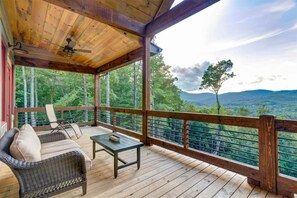 Terrace/patio - High Ridge Lodge-Great Views-Hot Tub-wifi-gameroom-firepit-outdoor fireplace (Epworth)