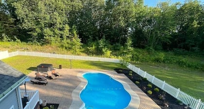 9 Bedroom Estate🏡Heated Pool🏊HotTub🛁 > Skiing⛷️Track🏇Town🌇SPAC🎶Lake🏖️Golf⛳️Casino🎰
