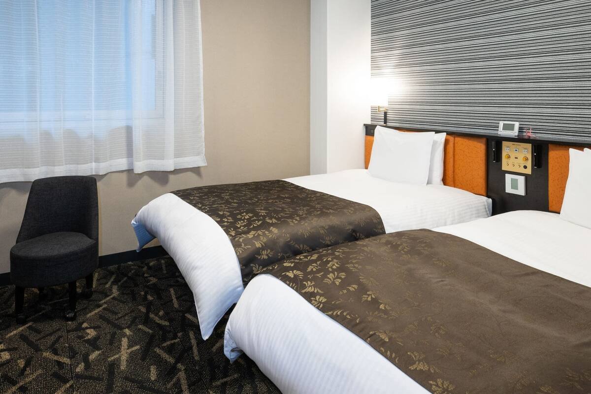 Desk, WiFi (free), bed sheets