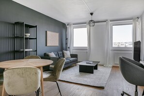 TV, stereo - Newly renovated Mariahilf 1BR, short walk to Metro U4 & U3, by Blueground (Vienna)