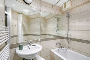 Hair dryer, towels - Newly renovated Mariahilf 1BR, short walk to Metro U4 & U3, by Blueground (Vienna)