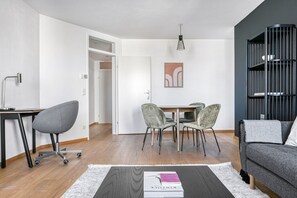 TV, stereo - Newly renovated Mariahilf 1BR, short walk to Metro U4 & U3, by Blueground (Vienna)