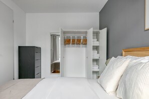 2 bedrooms, iron/ironing board, WiFi, bed sheets