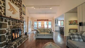 Télévision, cheminée