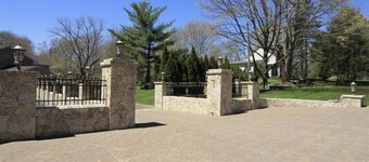 Beautiful Stamford Loft! Near Downtown+Parking+45min to NYC