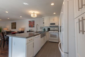 Fridge, microwave, oven, stovetop - Hillside Oasis with Huge Deck & Amazing Views w/ Possible Adjacent Studio/Office (Los Angeles)