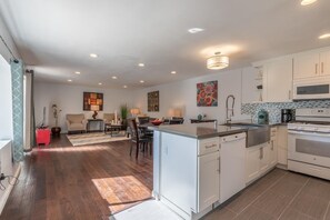 Fridge, microwave, oven, stovetop - Hillside Oasis with Huge Deck & Amazing Views w/ Possible Adjacent Studio/Office (Los Angeles)