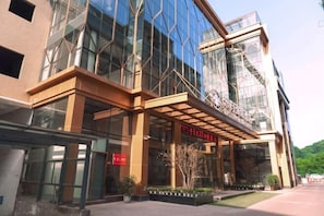 Unclassified image, 2 of 133, button - Eastern Haitang Hotel (Leshan)