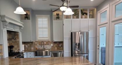 Historic Hideaway with pool! Close to beaches and downtown.