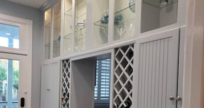 Historic Hideaway with pool! Close to beaches and downtown.