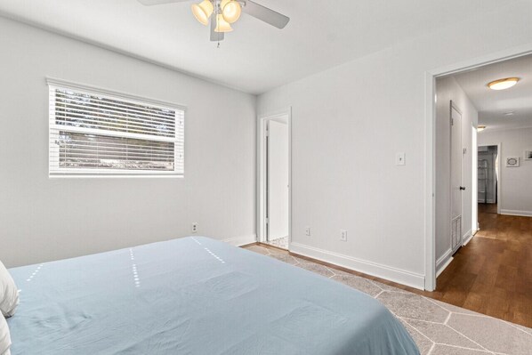 3 bedrooms, desk, iron/ironing board, WiFi