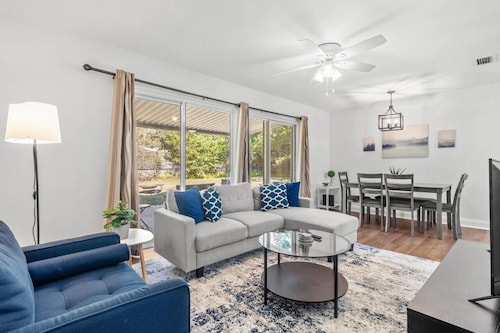Stylish and Comfortable Escape in Gainesville