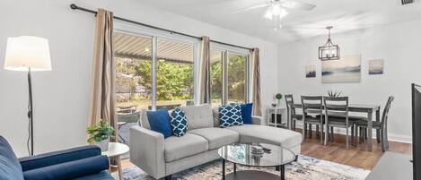 TV, Netflix, Hulu, streaming services