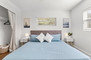 3 bedrooms, desk, iron/ironing board, WiFi