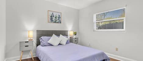 3 habitaciones, escritorio, tabla de planchar con plancha y wifi
