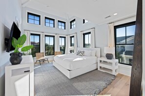 8 habitaciones, tabla de planchar con plancha, wifi y ropa de cama 