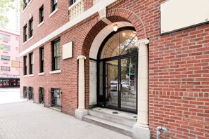 Exterior detail - 5-Star Walkability - Charming Historic Urban Oasis by Iconic Sites! (Seattle)