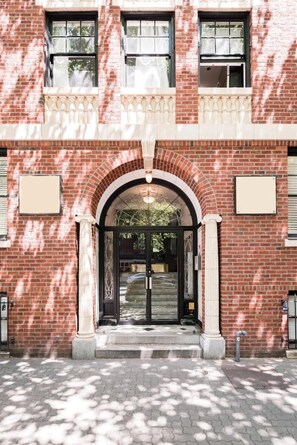 Exterior detail - Stylish Historical Central Urban Oasis (Seattle)