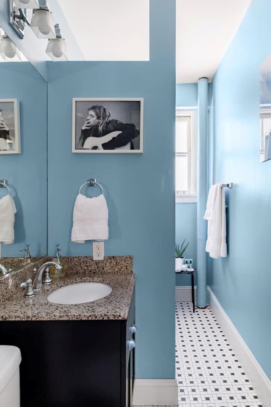 浴槽、ヘアドライヤー、タオル、石鹸