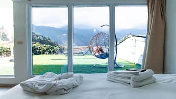 1 bedroom, travel cot, free WiFi, bed sheets