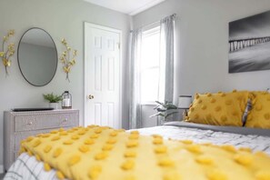 4 bedrooms, iron/ironing board, WiFi, bed sheets