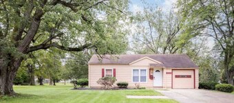 Entire Secluded House Close To CLE Airport & BWU