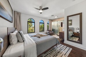 7 bedrooms, desk, iron/ironing board, travel crib - Villa Tropical,  Waterfront location off Las Olas in Seven Isles  (Fort Lauderdale)
