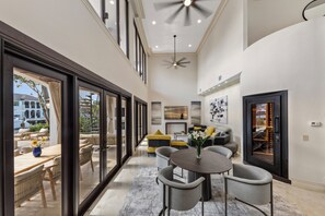 Dining - Villa Tropical, Waterfront location off Las Olas in Seven Isles (Fort Lauderdale)