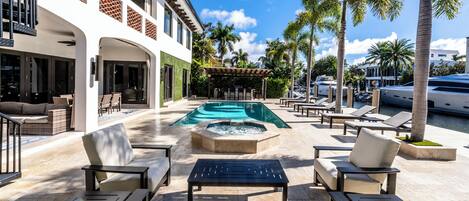 Piscine extérieure, piscine chauffée