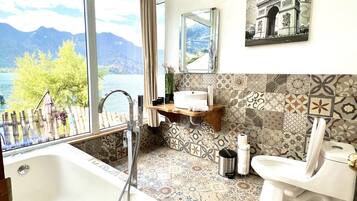 Combined shower/bathtub