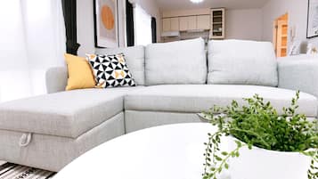 Family Room, Non Smoking (102) | Iron/ironing board, free WiFi, bed sheets