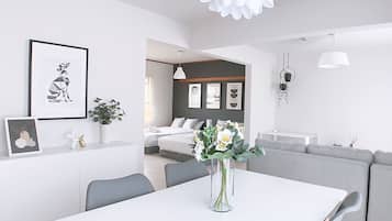 Family Room, Non Smoking (502) | Iron/ironing board, free WiFi, bed sheets