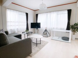 Family Room, Non Smoking (501) | Iron/ironing board, free WiFi, bed sheets