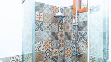 Combined shower/bathtub