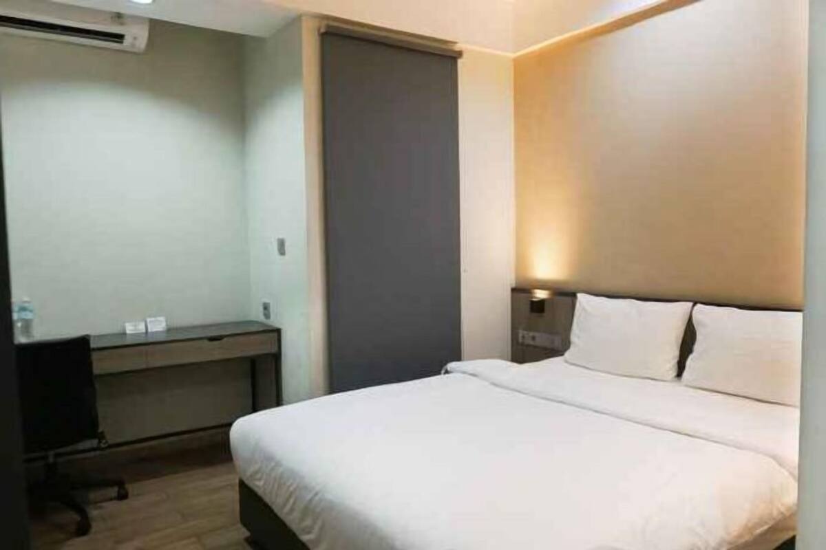 Desk, free WiFi, bed sheets
