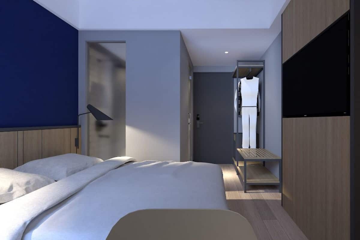Desk, free WiFi, bed sheets