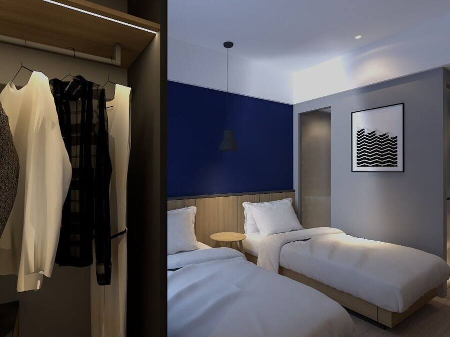 Desk, WiFi (free), bed sheets
