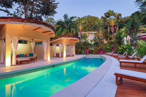 The Mellow Macaw, 2 bedroom 2 bath in the Center of Manuel Antonio