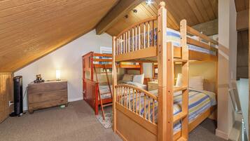 2 dormitorios, tabla de planchar con plancha, cuna de viaje