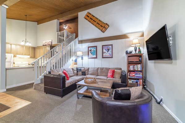 Smart TV, fireplace, DVD player - Midtown Condo Near Dining W/ Pool & Spa 508 (Mammoth Lakes)