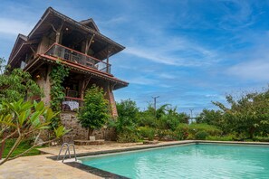 Outdoor pool - Amã Stays & Trails L'Attitude By The Lake, Kamshet (Mawal)